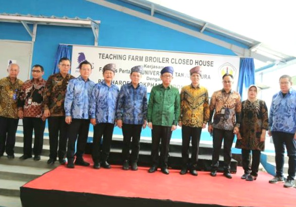 Charoen Pokphand Hibahkan Kandang Modern Untuk Universitas Tanjungpura