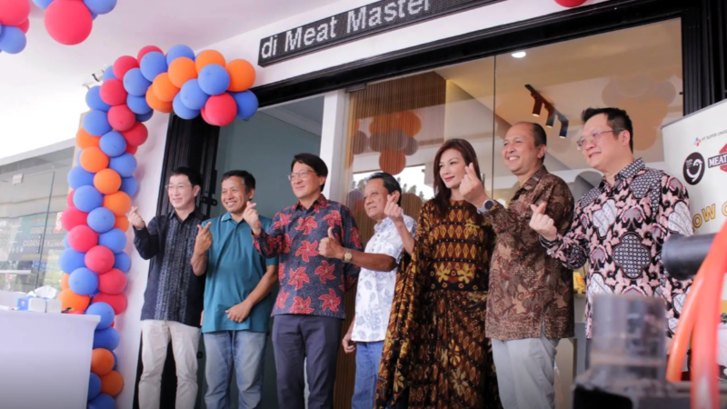 Suja Jajal Bisnis Pasar Hilir Melalui Meat Master Shop