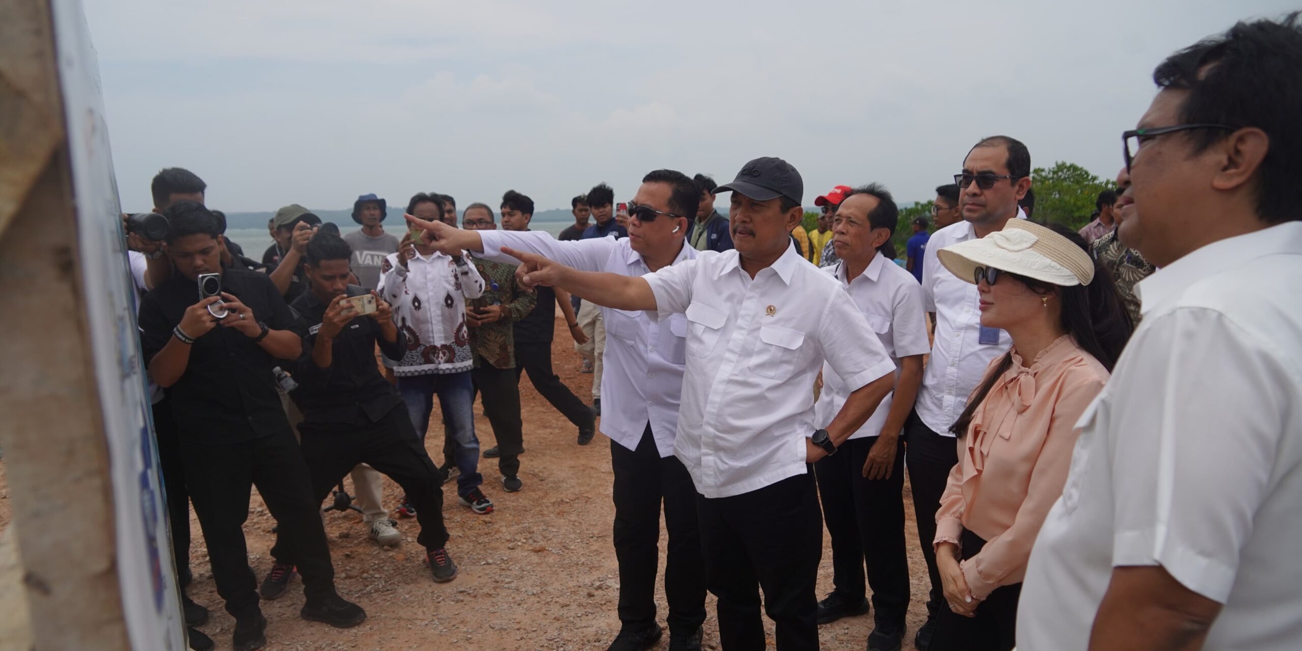Percepat Program KNMP, Menteri Trenggono Cek Kampung Nelayan di Kepri