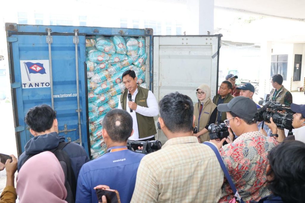 Persiapan Nataru, Bulog Kirim 48.000 Kg Beras Premium Ke Batam