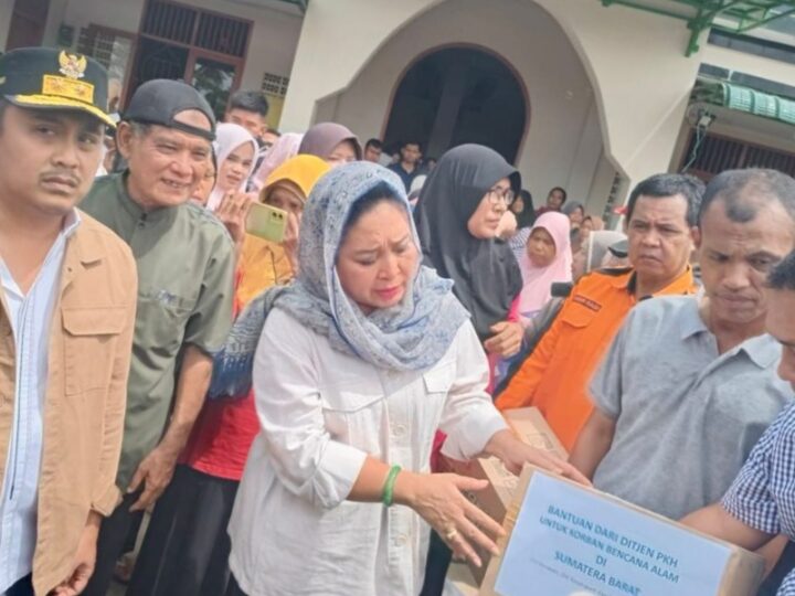 Peternak Sumbar Korban Bencana Dapat Bantuan Obat Hewan Dari Pemerintah