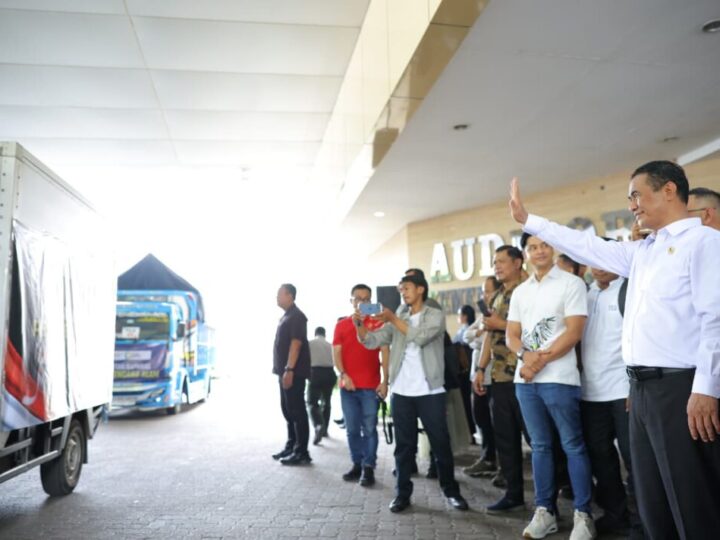 Mentan Kembali Lepas 153 Truk Bantuan Banjir Sumatera Senilai Rp10 Miliar