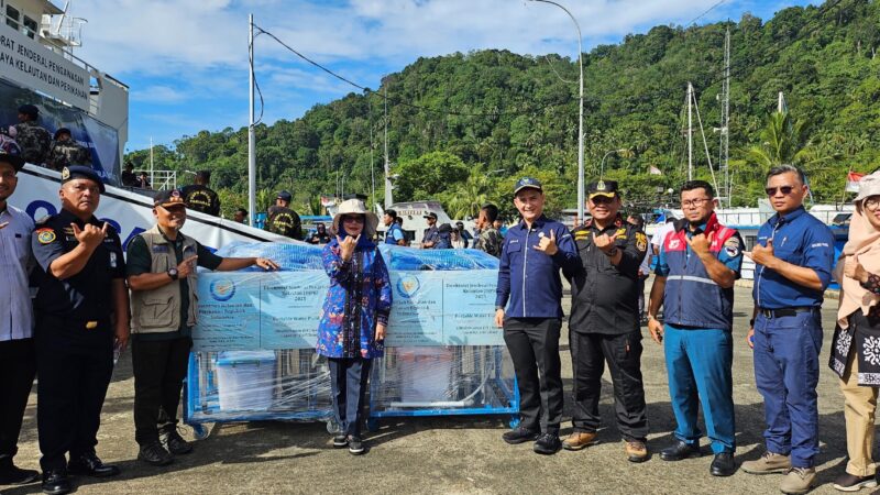 KKP Salurkan Alat Pembersih Air Untuk Korban Bencana Sumatra