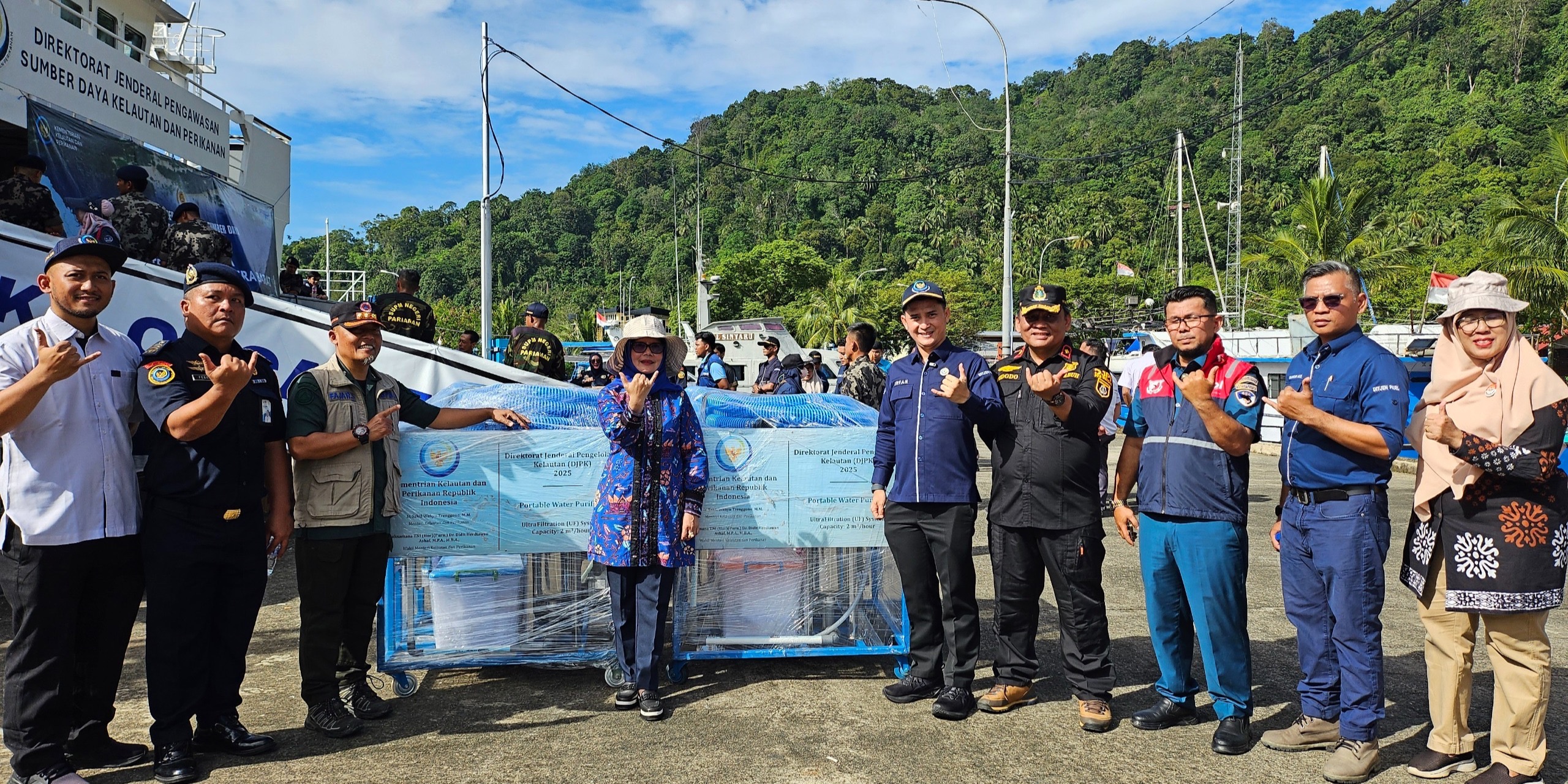 KKP Salurkan Alat Pembersih Air Untuk Korban Bencana Sumatra