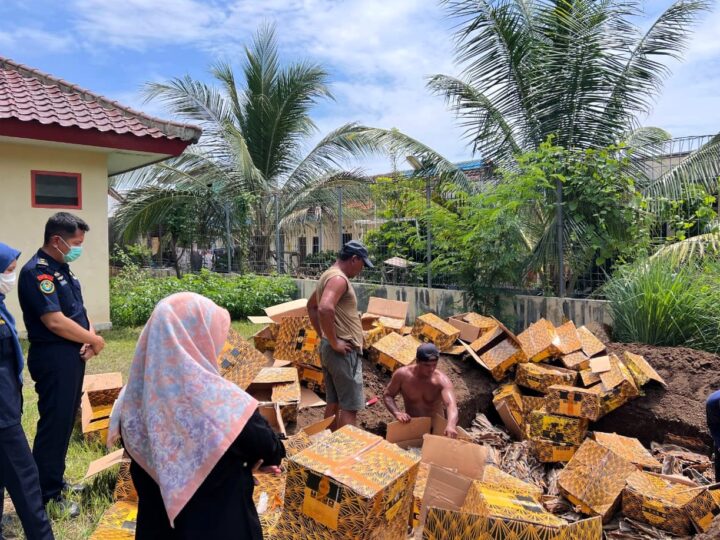 KKP Musnahkan 796 Kg Kulit Hiu dan Pari Ilegal di Banyuwangi