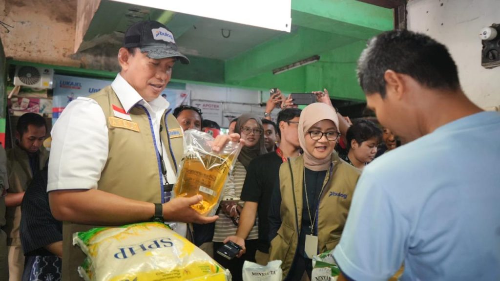 Dirut BULOG Sidak Pasar-pasar Di Jakarta, Pastikan Ketersediaan Minyakita Aman