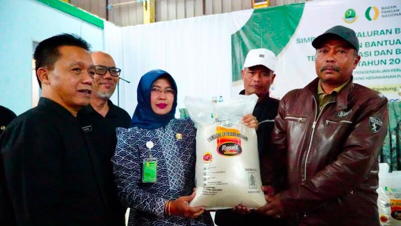 Bapanas Bagikan Beras Fortifikasi Untuk 960 Keluarga Di Kab. Bandung